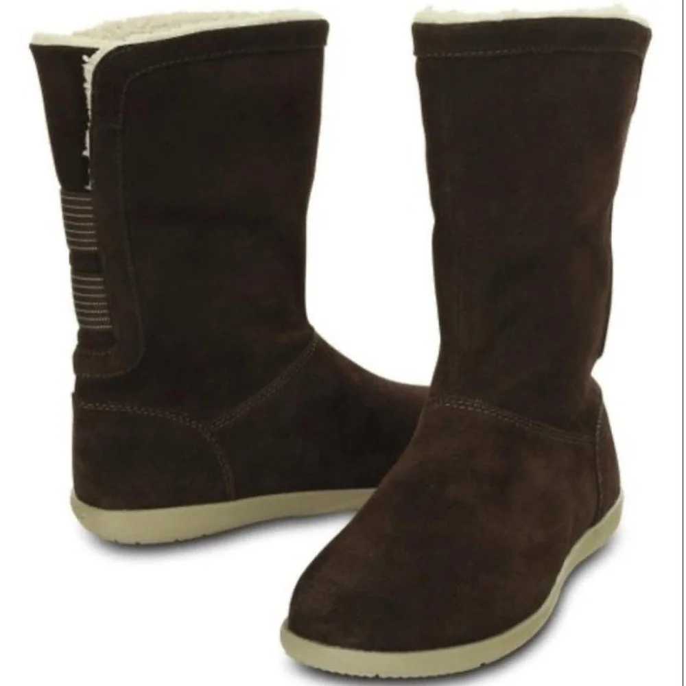 NWT Crocs‎ Womens Adela Foldover Fuzz Snow Boot Size 6 Mahogany Khaki Suede